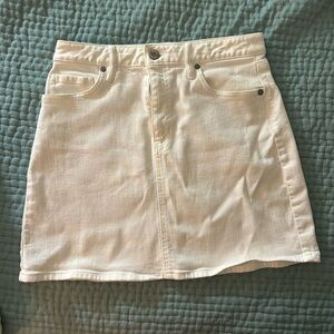 Banana Republic White Denim Miniskirt, Women’s size 2. EUC